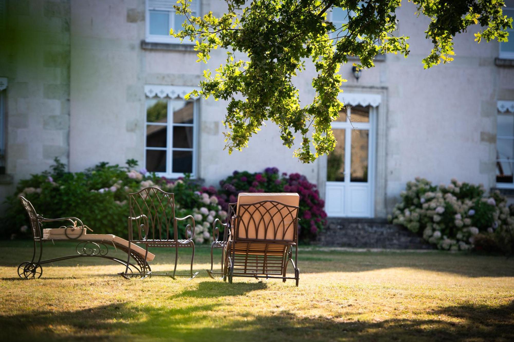 Domaine De La Briouse Bed & Breakfast Sanxay Exterior photo